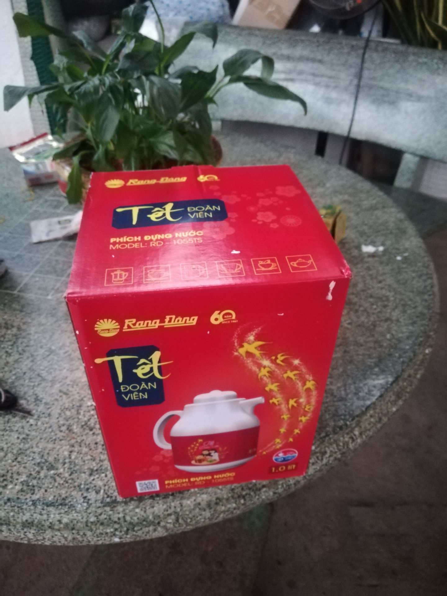 Sản phẩm rất tốt, nhưng không có màu đỏ, sản phẩm Viêt Năm chất lượng tốt, shop phục vụ tốt, đơn vị vận chuyển giao hàng nhanh, nhân viên giao hàng tận tình. Shop đạt 5*.