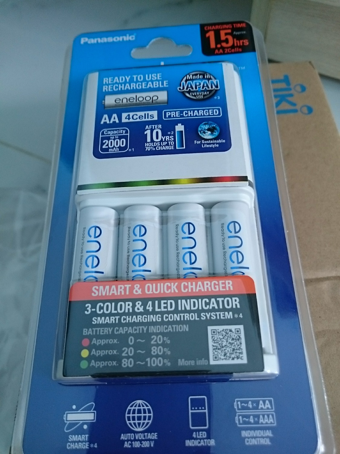 Ban đầu mua về mở hộp ra rất hài lòng định đánh giá 5 sao. Pin nhìn chất lượng, đầu pin mỏng gia công tốt. 

Nhưng sau thời gian dùng thử và sạc thì lòi ra 1 cục bị lỗi chai nhẹ sẵn. Bỏ vào sạc màu đỏ lên lâu hơn pin khác và sạc lên xanh lá cũng nhanh hơn 3 cục còn lại trước 30p. 

Đã thử đổi vị trí sạc pin sang chỗ cục khác để *** thử sạc thì kết quả vẫn tương tự, riêng cục đó sạc sớm hơn 3 cục còn lại.