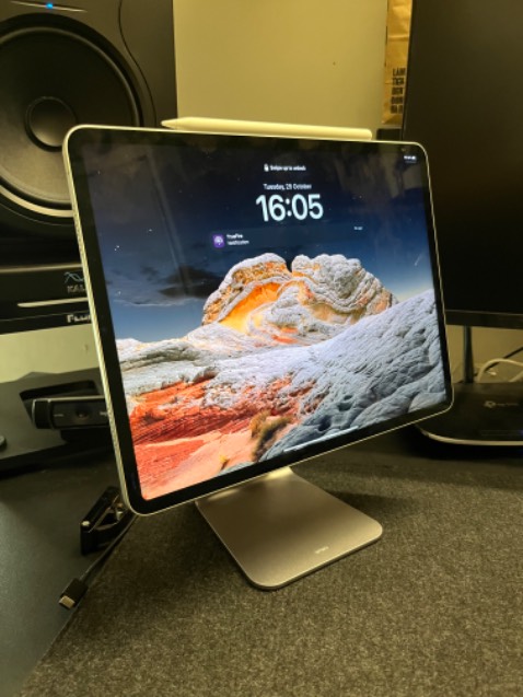 Sản phẩm đẹp. Bao bì cũng đẹp, đóng gói kỹ càng. Mua lúc đang sale nên giá cũng đẹp. Tuy nhiên không có locking ở các góc 90*