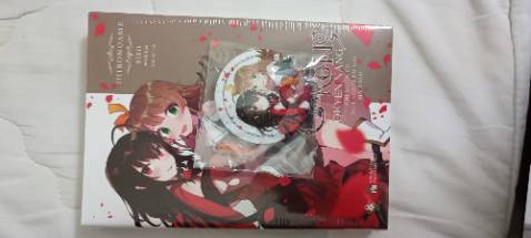 Nói chung là đẹp, đóng gói kỹ mà mình thấy huy hiệu hơi mờ