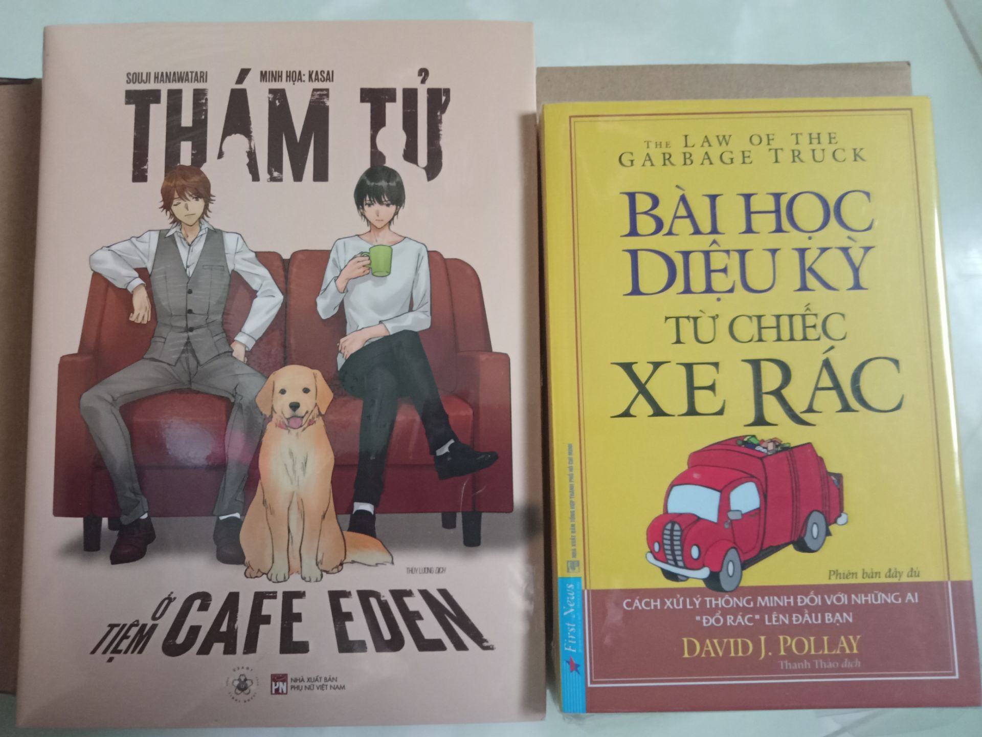 Đặt TikiNow nên giao hàng rất nhanh, đóng gói ổn.
Sách bản nhỏ cầm vừa bàn tay, tầm 1 chiếc điện thoại màn hình rộng nhưng chữ in vừa phải, vẫn dễ nhìn, dễ đọc.
Nội dung sách khá bổ ích và có một số tình huống thực tế, tuy nhiên không quá cuốn hút, đây là cảm nhận riêng của mình. Nếu bạn mới đọc 1 số sách kỹ năng thì có thể mua đọc vì có nhiều bài học bổ ích, nhưng nếu bạn đọc nhiều cuốn tương tự rồi có lẽ nội dung sách sẽ không đủ để chạm đến bạn.
chúc mn sức khỏe mùa dịch :>>