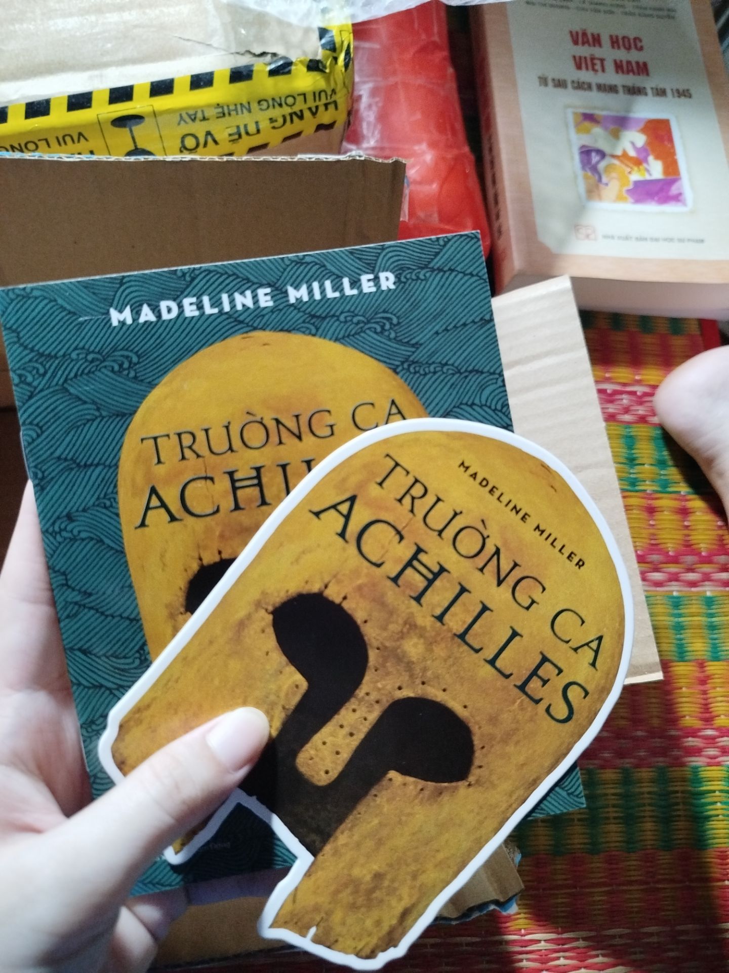 Chống sốc đầy đủ, sách còn mới, được bọc bookcare gọn gàng.
Chất lượng in tốt, sắc nét.