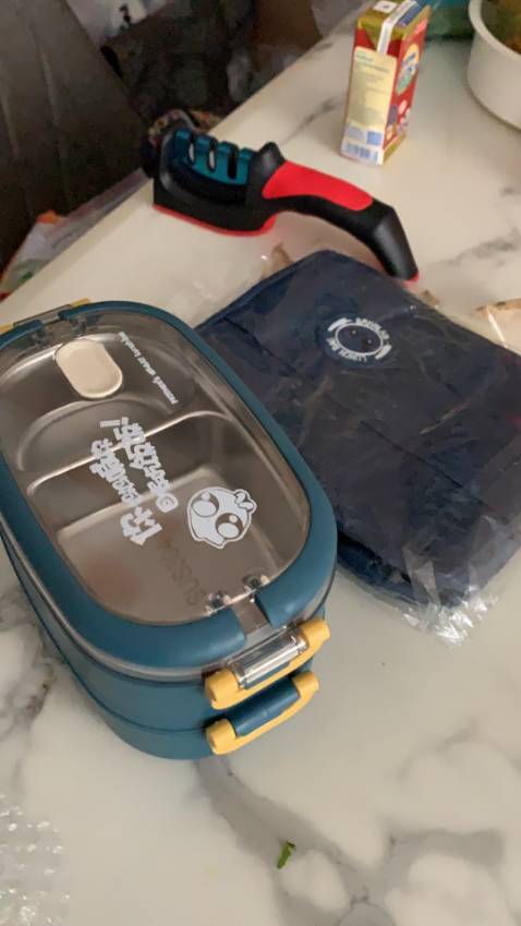 Hộp cơm dày dặn. Đẹp. Shop giao hàng nhanh. Đầy đủ