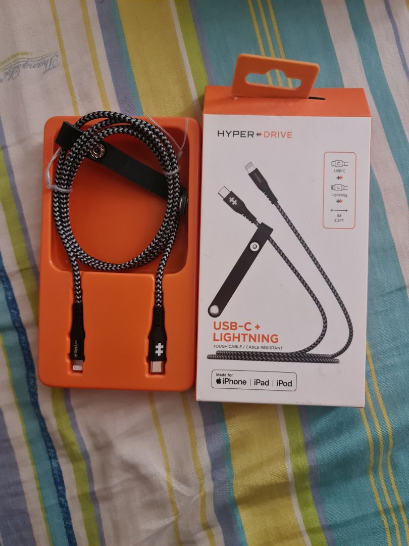 Tiki giao nhầm hàng rồi. Tôi đặt cáp C to C mà. Đề nghị Tiki đổi hàng sớm dùm tôi nhé.