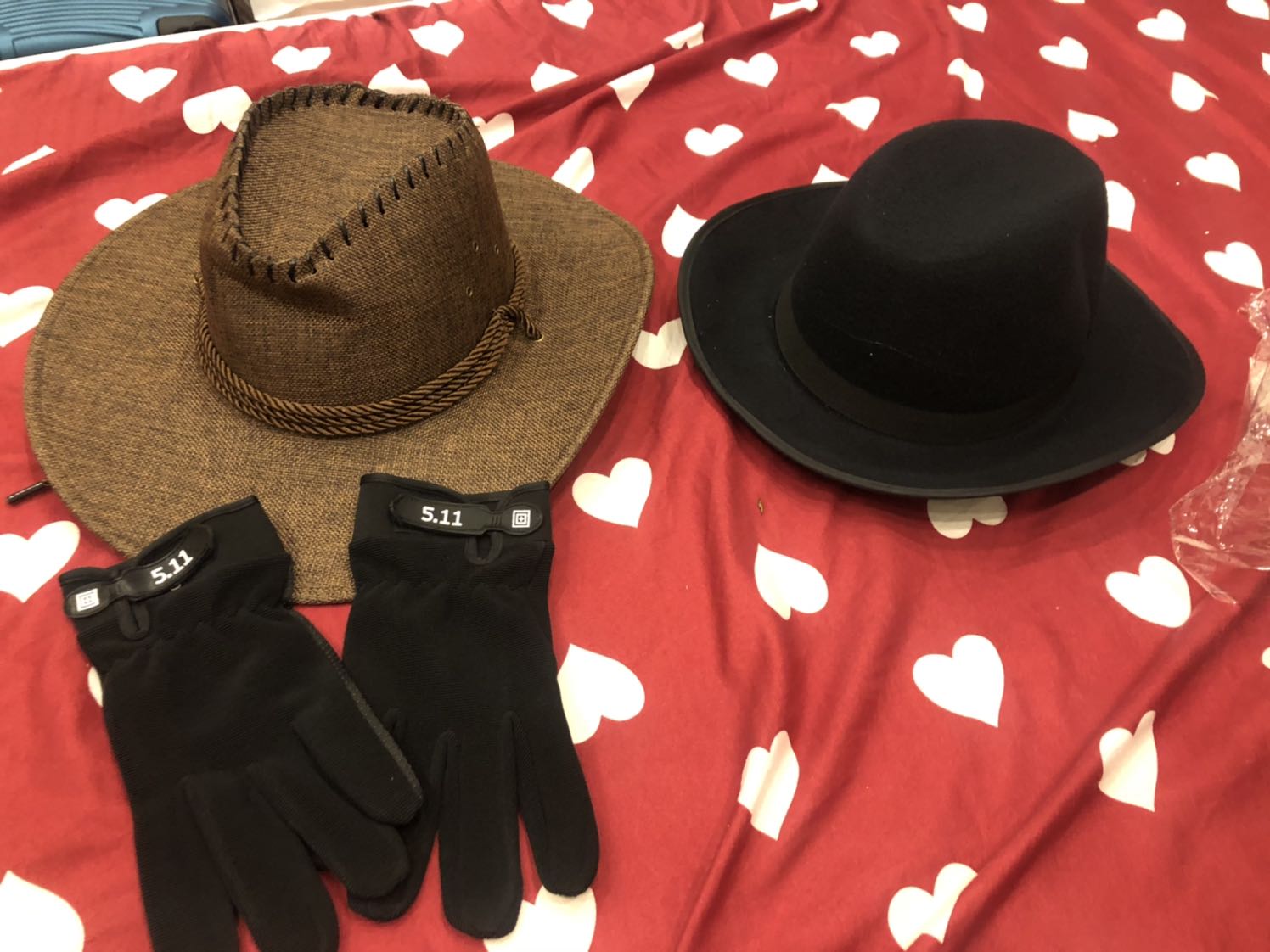 Tiki đóng gói rất cẩn thận, nón đẹp và ko bị mất form vì trước có 1 bạn comment do đóng gói hộp nhỏ nên nón bị móp. Đợt này mình mua 2 nón cho vào 1 hộp to đóng hoành tráng. Cám ơn Tiki đã rất chu đáo. Ghi nhận nhé ❤️ tiếc là mình ko chụp thùng đóng.