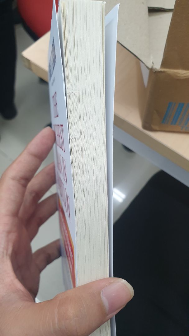 27/5/2020 mình có đặt :
Người Giàu Có Nhất Thành Babylon ( tái bản 2019,nxb Tổng Hợp TPHCM, Võ Thanh Hưng Dịch, Giá 68k giảm còn 47k  ).
Hôm sau mình nhận được như cam kết đúng thời gian. oke ( Cho 1 sao )
Nhưng đến trưa khi khuôi sản phẩm ra. Mình lại nhận được :
- Mép sách hở ( đối với người quý sách thì mình thấy không hài lòng )
- Trang cắt không đều bị lồi lõm.
- Giấy không đẹp như mình nghĩ ( ý kiến cá nhân mình )
=> Mong BỘ PHẬN GÓI SẢN PHẨM TIKI CHÚ Ý NẾU SẢN PHẨM KHÔNG ĐẠT CHẤT LƯỢNG NHƯ VẬY KHÔNG NÊN ĐƯA SẢN PHẨM ĐẾN TAY NGƯỜI TIÊU DÙNG. LÀM NGƯỜI TIÊU DÙNG KHÔNG HÀI LÒNG VÀ MẤT LÒNG TINH VỀ CTY.