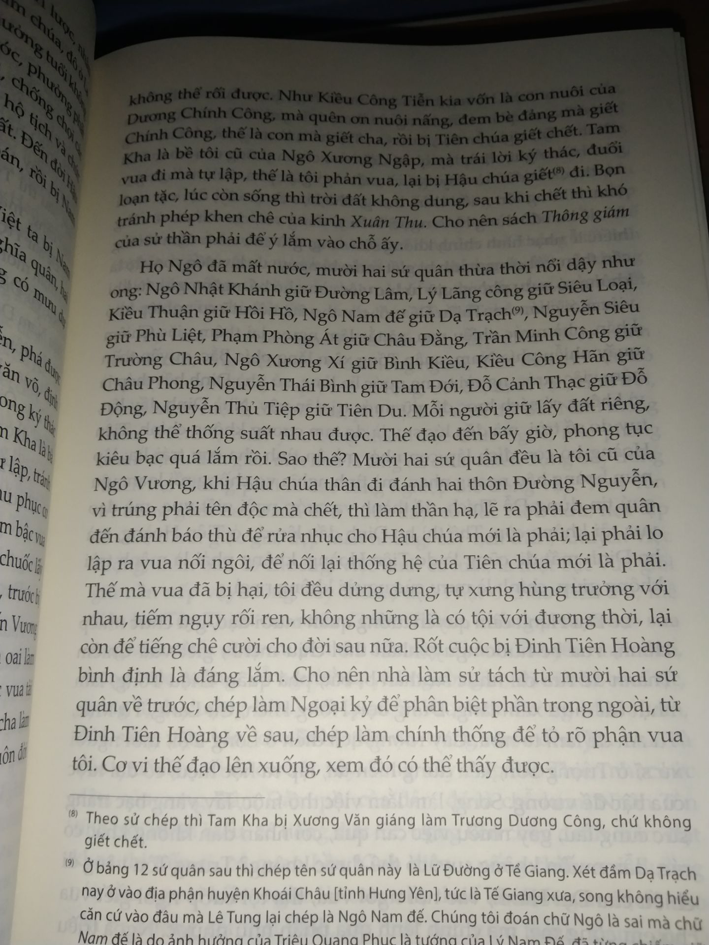 nội dung viết theo kiểu biên niên chép từ Kinh Dương Vương 2879 TCN đến Lê Gia Tôn 1675 tài liệu hay để tham khảo và nghiên cứu về lịch sử Việt Nam
