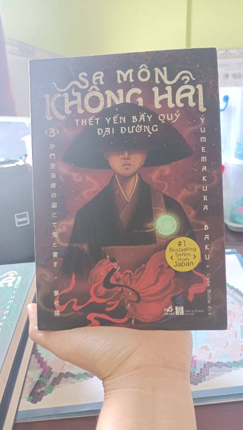 Nguyên bộ chỉ có cuốn này nhận ko bị cong, nhưng bị dơ rất bụi. Nhưng vẫn đở hơn là bị conggggggg. Rất ko hài lòng tiki nhaaaaaaaa