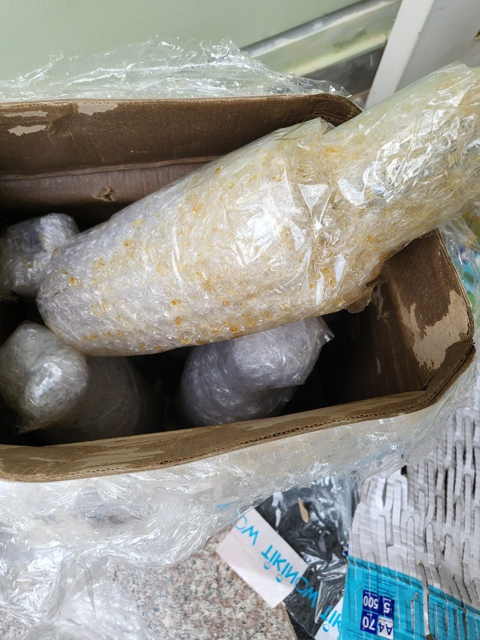 Đã dùng nước mắn nhiều năm và chưa lần nào giao hàng tệ như lần này cả. Bọc lót đầy đủ nhưng vờ tè le Đã dùng nước mắn nhiều năm và chưa lần nào giao hàng tệ như lần này cả. Bọc lót đầy đủ nhưng vờ tè le