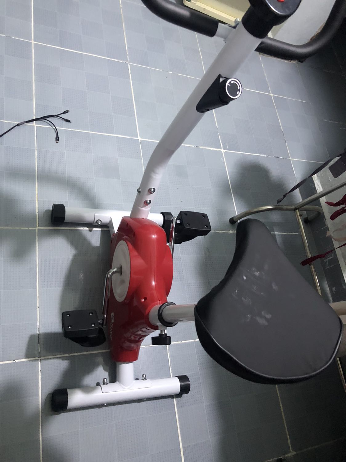 Đạp chắc chắn, thiết kế đẹp, tiện dụng, nhỏ gọn.