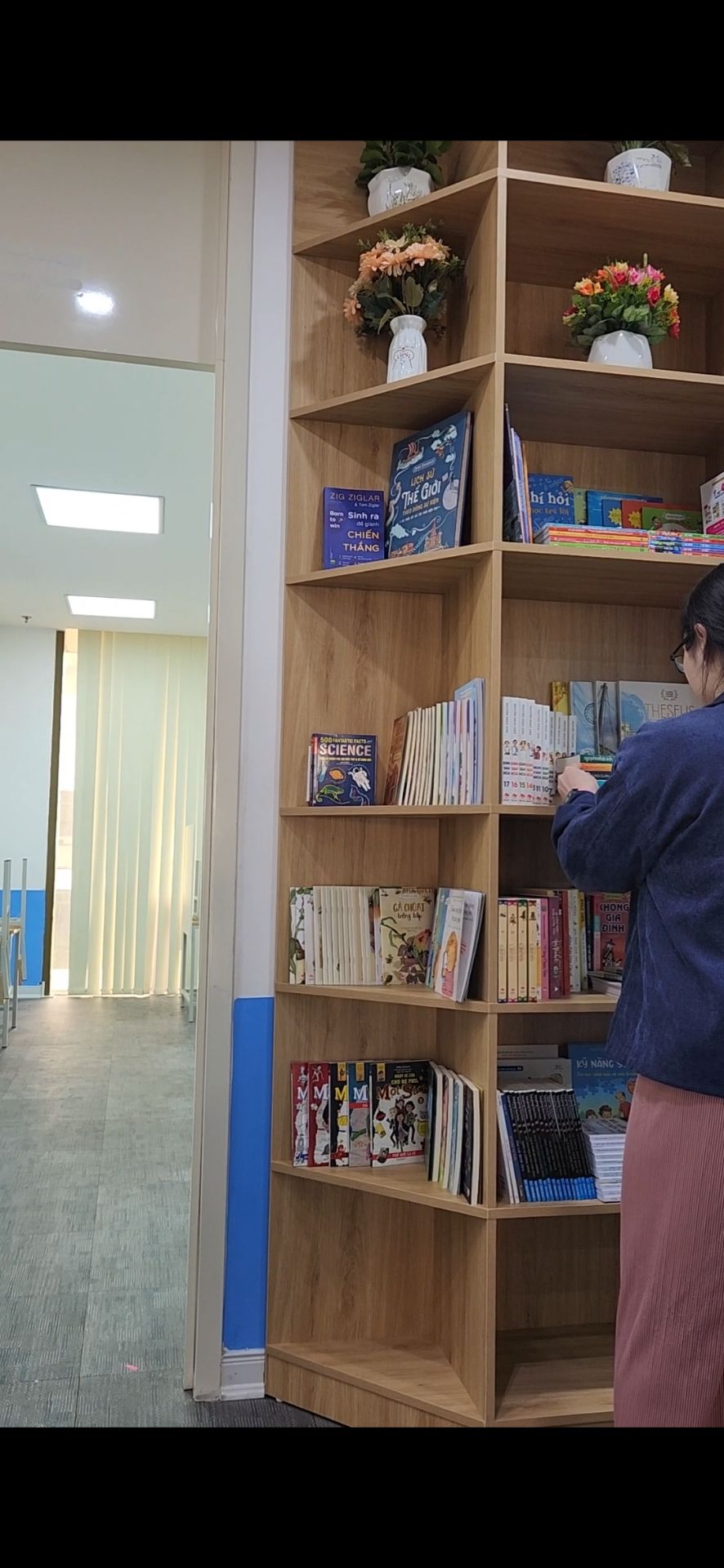 sách đẹp lắm, mở ra mới tinh, đóng gói cẩn thận, giao hàng rất nhanh, mình đặt từ sáng mà tới trưa đã giao rôi. các bạn nhỏ tất thích đọc những cuốn sách này.