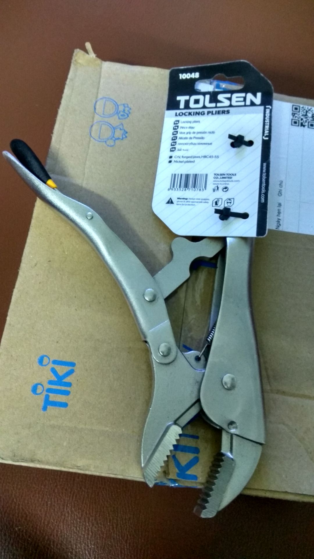 Chất lượng sản phẩm tạm ổn. Cầm cũng chắc tay, lẫy khóa kìm mở, đóng dễ. Tuy sản phẩm cũng thấy ghi mã 10048 nhưng hình thức và thông số  không giống với hình mẫu và thông tin quảng cáo. Chi tiết gia công chưa đc sắc sảo, vẫn còn bavia và thông số độ cứng  chỉ là HRC45-HRC55. Chứ không phải HRC52-HRC56 như quảng cáo. Đang cần đồ để làm nên xài tạm vậy. Không khiếu nại đổi trả làm gì nữa.