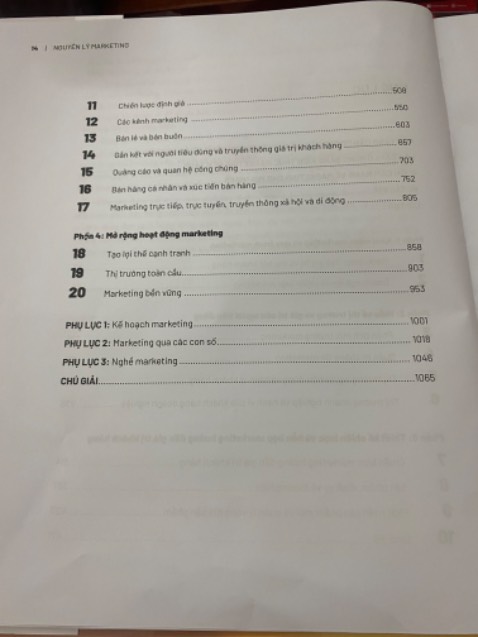 Lúc đặt sách cứ nghĩ to và dày như các cuốn sách bình thường, nhưng khi nhận được giật mình ngã ngửa nó to ngoài sức mình nghĩ. Sách học kỹ rất chỉn chu, giao nhanh, từ đóng hộp tới bookcare, công nhận bỏ tiền ra thấy rất xứng đáng từ nội dung sách tới hình thức. Đúng bản chất của ínight của người làm MKT 👍 Cuốn sách dành cho bất cứ ai muốn trở thành người hiểu biết dấu sắc và vận dụng mkt vào cuộc sống.