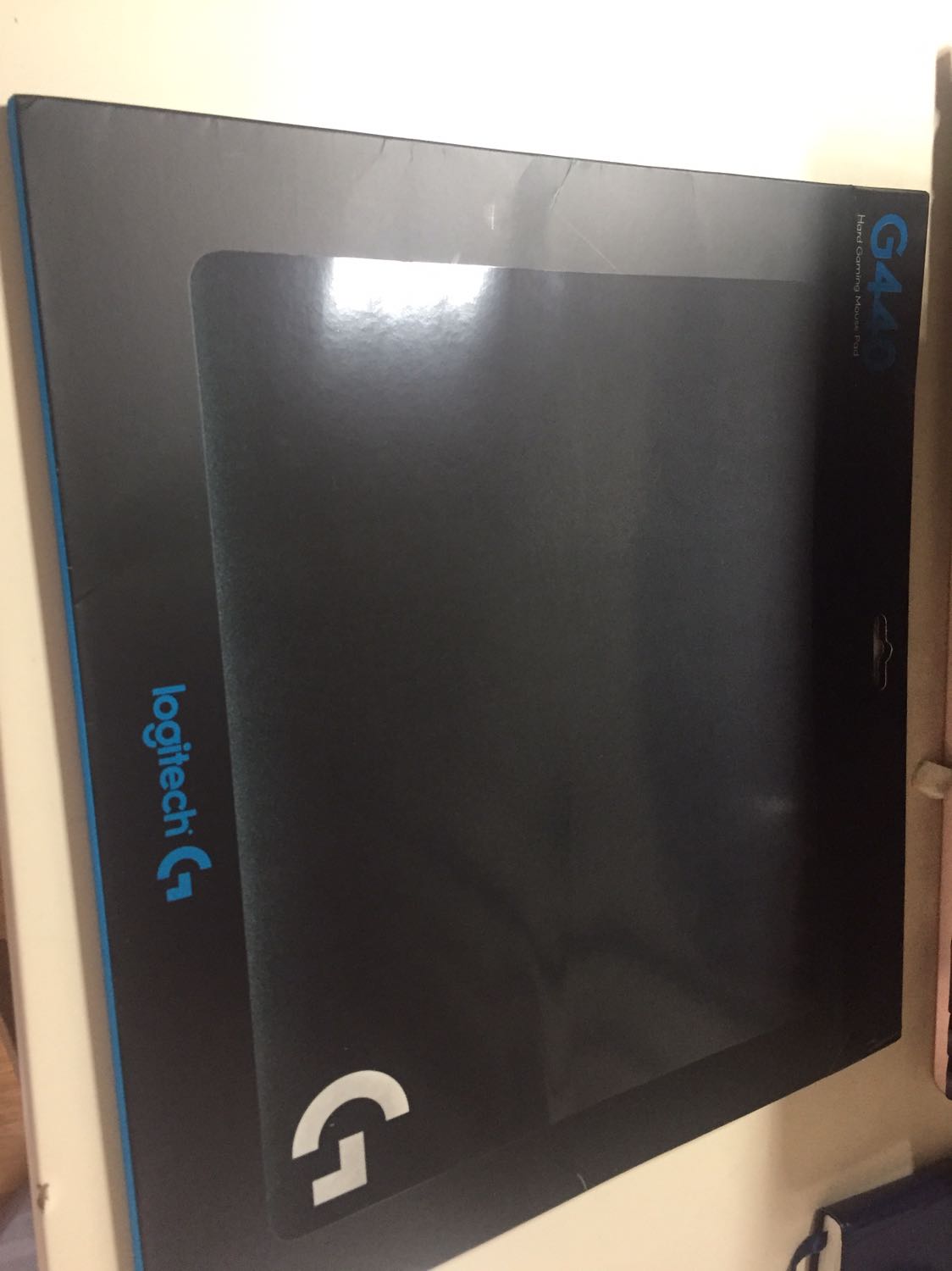 Cứng, chưa dùng thử vì mua hàng chi người khác, nhưng mà bao bì đóng gói tốt, hàng nguyên vẹn.