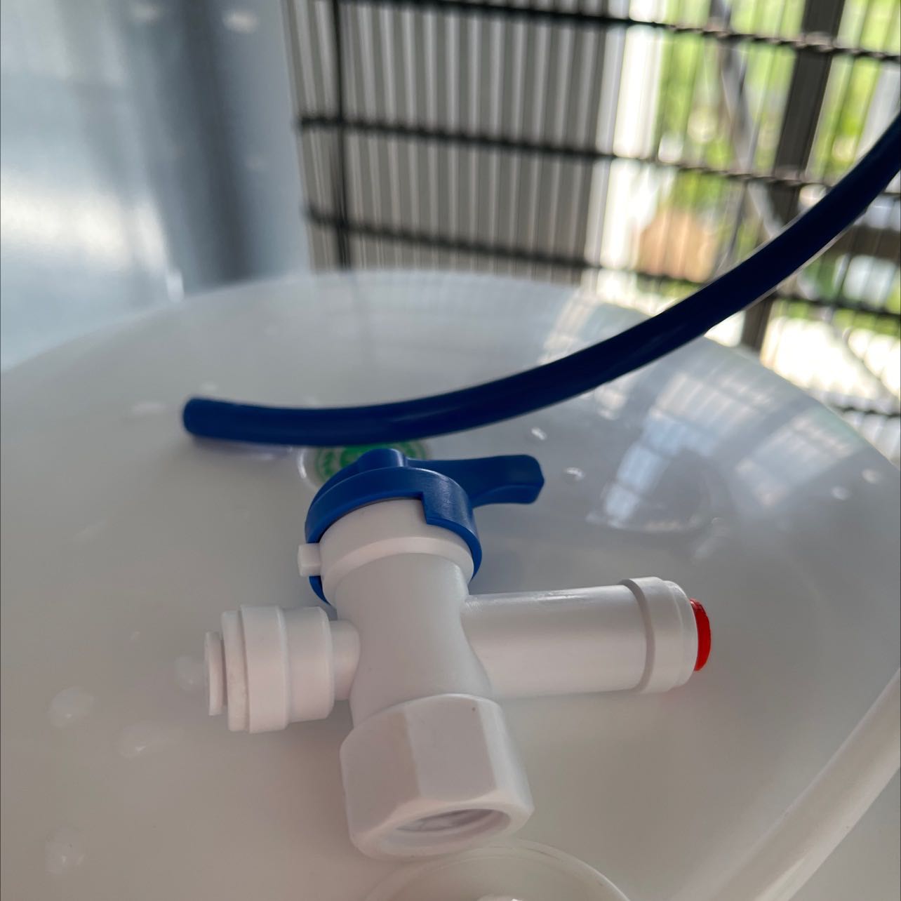 Đúng như hình, tuy nhiên van bình áp lỗi/ hỏng ko đưa nước vào bình áp được