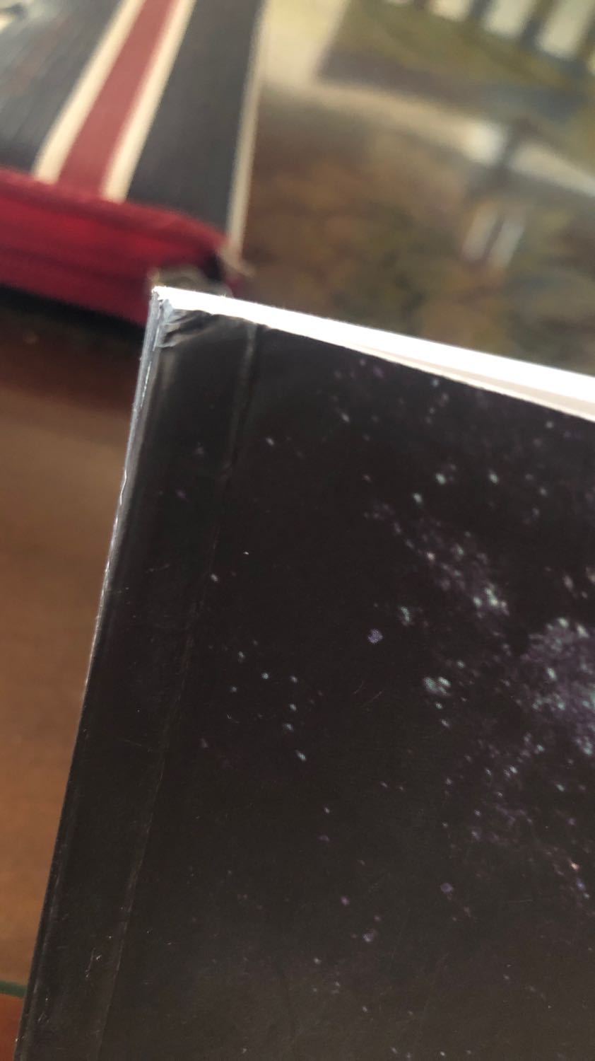 với mức giá này nhưng nhận lại chất lượng bìa kém, quăn góc, bong lớp bìa như hình