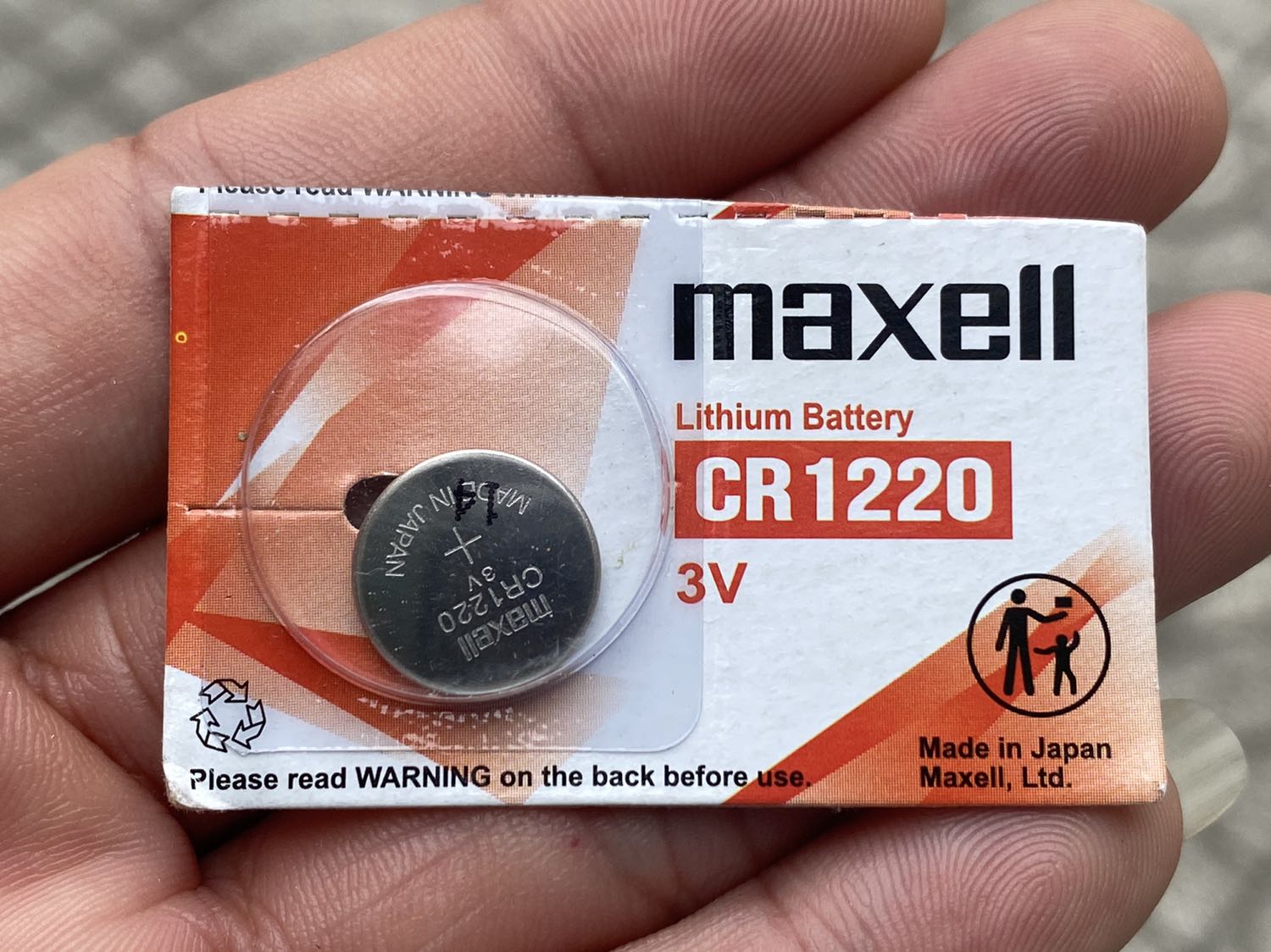 Giao hàng nhanh. 
Nhìn có vẻ xịn. 
Thay vào remote AB sóng mạnh. 
Nên mua