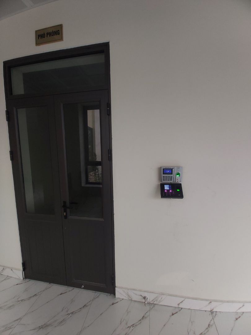 đang dùng thử, tiếng việt chào, cảm ơn khi nhận dang xong có vẻ ổn, tuy chữ và màn hình hơi nhỏ, mắt kém nhìn ko rõ lắm, vừa tầm giá