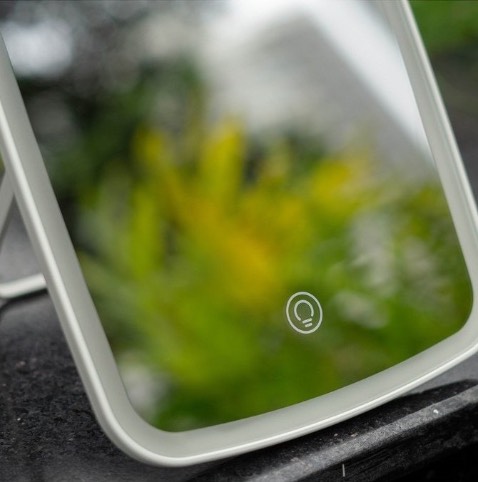 Guong dep, có den rat tien loi. Chinh duoc do sang manh nhe ổn trong tam gia 5 sao nhé