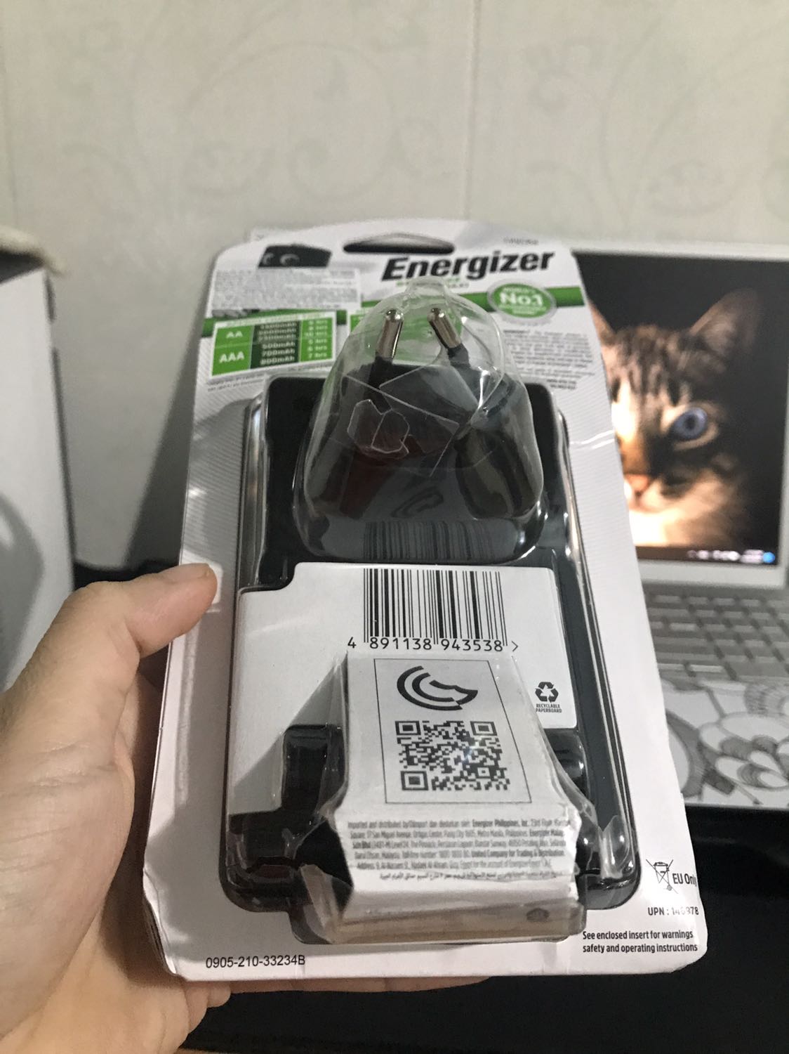 Mình mới nhận được hàng xong, khui ra thấy nó bị rách với cái chấu bị méo chân cắm luôn! Nhờ Tiki đổi dùm hàng mới cho mình! Mình mới nhận được hàng xong, khui ra thấy nó bị rách với cái chấu bị méo chân cắm luôn! Nhờ Tiki đổi dùm hàng mới cho mình!