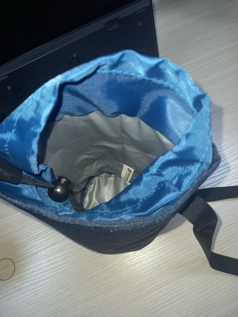 Chất liệu đẹp bền, chắc chắn. Màu đẹp, rộng rãi và đường may ngay ngắn. XUẤT SẮC!