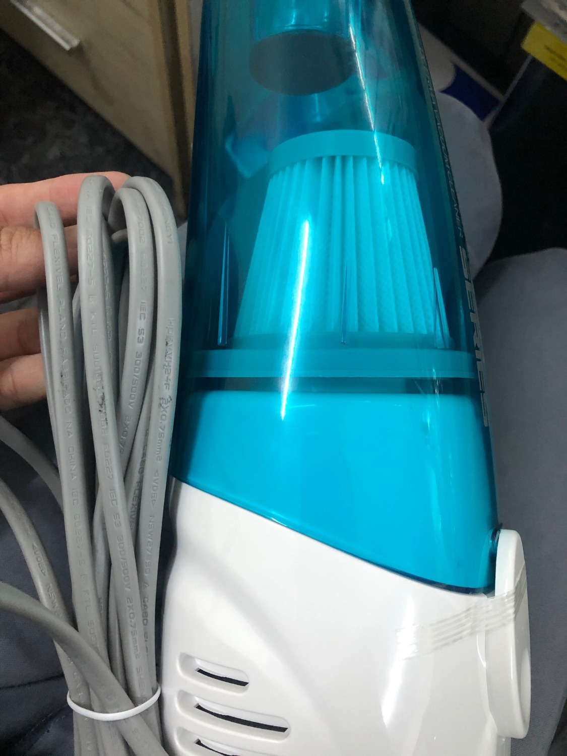 HÀNG ĐÚNG MẪU NHƯ HÌNH ẢNH, PHỤ KIỆN ĐẦY ĐỦ, CÓ ĐIỀU THÂN MÁY VÀ DÂY BỊ TRÀY XƯỚT VÀ DƠ 1 XÍU, VỚI CÂY NỐI BẰNG INOX MỎNG MANH SO VỚI THÂN MÁY QUÁ. ĐẶT HÔM QUA HÔM NAY NHẬN HÀNG RỒI, CHƯA SỬ DỤNG NÊN PHẢI 1 THỜI GIAN XEM SẢN PHẨM DÙNG CÓ TỐT KHÔNG.