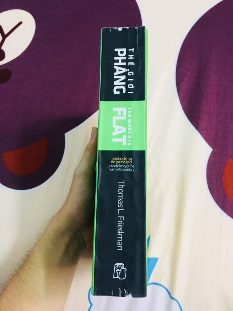 Mình mua hàng bên tiki cũng nhiều lần rồi, đa phần đều rất chất lượng nhưng lần này có làm mình thất vọng đôi chút vì tuy sách còn trong bìa nilong, nhưng khi tháo ra lại có vẻ cũ ạ :( còn có nếp nhăn trong trang sách nữa. Ở bìa thì lại bị bong tróc như vậy nên mình có hơi buồn vì thực sự mình cũng muốn bảo quản và giữ gìn những quyển sách của mình :(