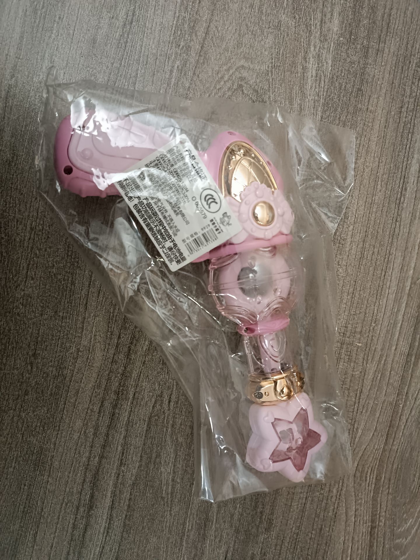 Súng đẹp, nhựa chắc chắn. Quá xứng đáng với số tiền bỏ ra