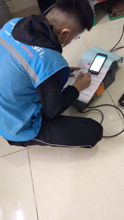 Máy bị lỗi sau khi sử dụng được 3 ngày
Máy vòi nóng ra chập chờn không thành dòng;
Sử dụng nhiệt độ 45 độ thì hệ thống bóng điện chập chờn; tắt là hết bị; sử dụng 99 độ và 75 độ thì không bị. 
Máy không gặp sự cố kỹ thuật của nhà sản xuất thị toits rồi