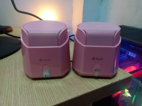 Hình như mẫu mình chọn, shop hết hàng, nên shop thay thế bằng mẫu trong ảnh cho mình, vì em nó cũng màu hồng pastel nên mình vẫn cực thích, loa tốt, bass hay, âm lượng lớn, vang.. Shop đóng gói chu đáo, bán hàng có tâm, giao hàng nhanh, vote 5 sao :">