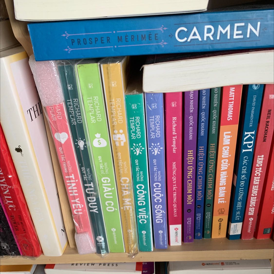 Tôi đã đọc nhiều sách của tác giả này nên mua luôn khi thấy bán giá tốt trên Tiki. Cám ơn tiki đã giao hàng nhanh chóng 😀