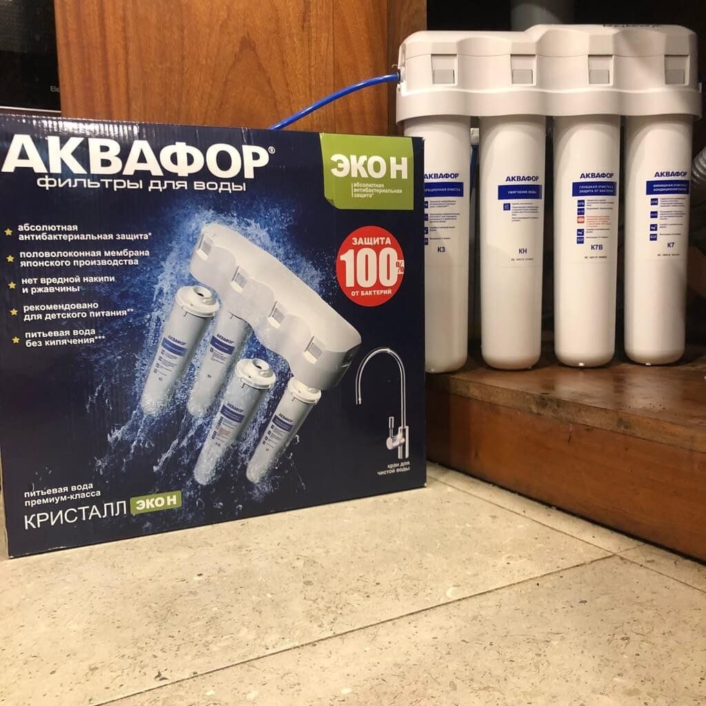 Máy nhà mua hơn 1 năm rồi, thay lõi rất dễ, nhấn nút lấy lõi cũ rồi thay lõi mới là xong, nước uống có cảm giác ngon hơn nước chai, shop uy tín...