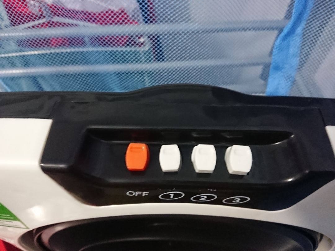 vẫn ổn, tiền nào của nấy. bề ngoài thì đẹp nhưng chỉ có chi tiết mình chụp là lỗi như v và lại rất dể rớt ra nếu di chuyển. nói chung k đc như mong đợi.