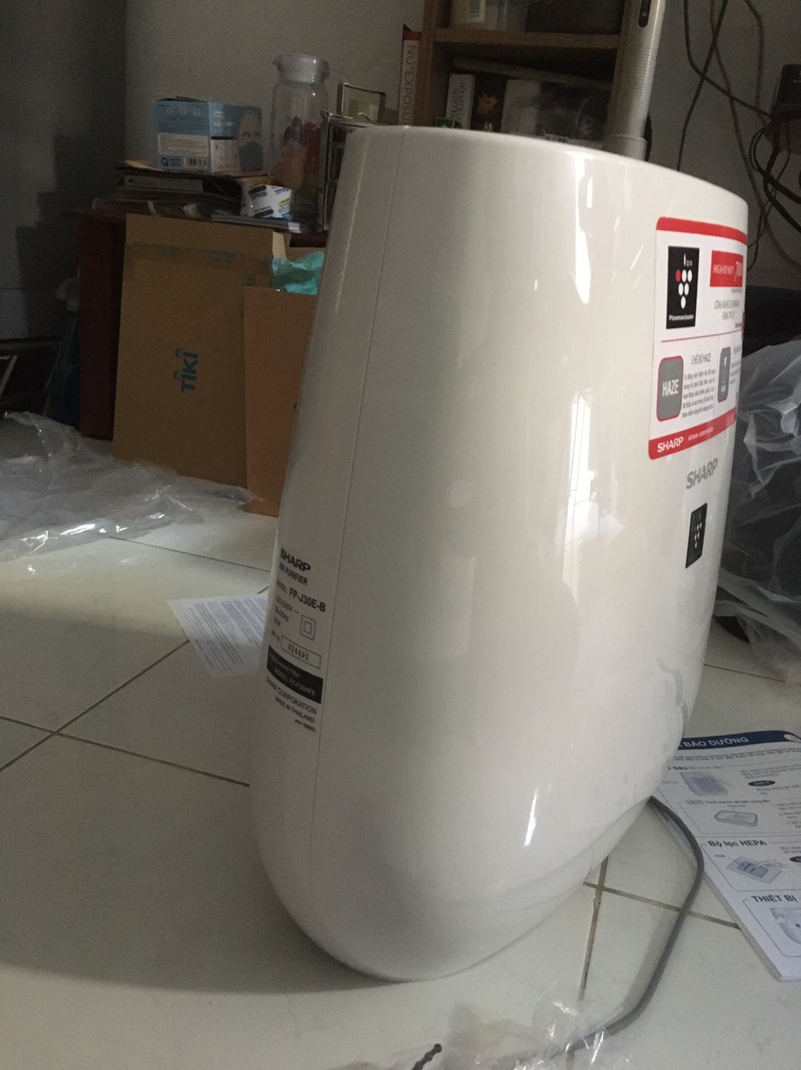 Máy siêu đẹp, tiki đóng gói giao hàng rất cẩn thận, shipper rất lịch sự.
Sản phẩm có kèm theo phiếu bảo hành, gọi vào tổng đài để đăng ký nhé. 
Mình mới cho chạy thử thì thấy máy rất êm, có nhìu chế độ, chế độ nhanh thì có tiếng nhưng ko ồn, mình thấy không vấn đề gì cả. 
??? Máy siêu đẹp, tiki đóng gói giao hàng rất cẩn thận, shipper rất lịch sự.
Sản phẩm có kèm theo phiếu bảo hành, gọi vào tổng đài để đăng ký nhé. 
Mình mới cho chạy thử thì thấy máy rất êm, có nhìu chế độ, chế độ nhanh thì có tiếng nhưng ko ồn, mình thấy không vấn đề gì cả. 
???