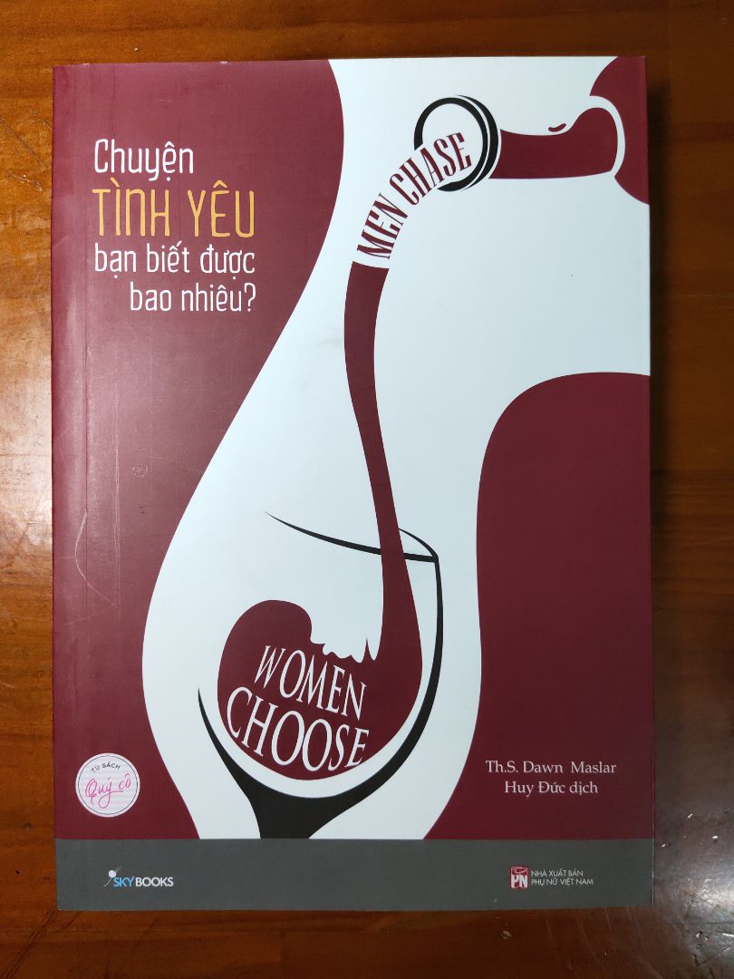 Đây thực sự là cuốn sách về tình yêu khâc biệt nhất mình từng mua. Tình yêu được phân tích dưới góc độ sinh học kèm ví dụ cực kì thuyết phục chứ không như các sách khác là từ 1 câu chuyện thực rồi rút ra kinh nghiệm. Mình đã đọc 1 lèo hết cuốn này trong thời gian cách ly vì quá ư thích thú với cách truyền đạt mới mẻ của tác giả. Bạn nào thích các kiến thức sinh hoá thì nên mua nha, rất đáng đó. Đây thực sự là cuốn sách về tình yêu khâc biệt nhất mình từng mua. Tình yêu được phân tích dưới góc độ sinh học kèm ví dụ cực kì thuyết phục chứ không như các sách khác là từ 1 câu chuyện thực rồi rút ra kinh nghiệm. Mình đã đọc 1 lèo hết cuốn này trong thời gian cách ly vì quá ư thích thú với cách truyền đạt mới mẻ của tác giả. Bạn nào thích các kiến thức sinh hoá thì nên mua nha, rất đáng đó.