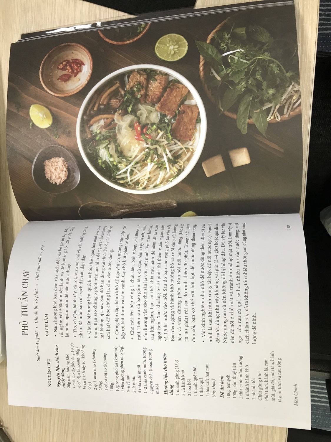 Sách có hình thức giấy dày, màu in đẹp và trình bày khá cẩn thận.
Nếu người đọc là người có sở thích ngẫu hứng với tất cả nguyên liệu, thì cuốn sách có rất nhiều không gian để làm điều đó, món chay chưa bao giờ có hồn như vậy. Tự do, bình dị, không gượng ép và rất có màu sắc.
Còn nếu bạn là người thích chuẩn mực và làm theo công thức, thì cuốn sách này vẫn rất phù hợp. Nguyên liệu dễ kiếm, và dễ thực hiện chính là điểm mạnh của cuốn sách này.
P/S: Mình đã phải đặt mua cuốn sách này 3 lần, vì người thân và bạn bè mình thấy hay quá nên cướp luôn :) Sách có hình thức giấy dày, màu in đẹp và trình bày khá cẩn thận.
Nếu người đọc là người có sở thích ngẫu hứng với tất cả nguyên liệu, thì cuốn sách có rất nhiều không gian để làm điều đó, món chay chưa bao giờ có hồn như vậy. Tự do, bình dị, không gượng ép và rất có màu sắc.
Còn nếu bạn là người thích chuẩn mực và làm theo công thức, thì cuốn sách này vẫn rất phù hợp. Nguyên liệu dễ kiếm, và dễ thực hiện chính là điểm mạnh của cuốn sách này.
P/S: Mình đã phải đặt mua cuốn sách này 3 lần, vì người thân và bạn bè mình thấy hay quá nên cướp luôn :)