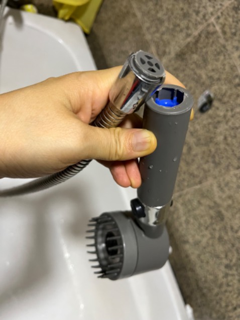 Hàng chất lượng rất tệ, xoáy nhẹ thôi mà ẻm đã rời nhau ra rồi