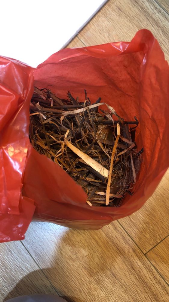 Mua lại lần 2 thì quế vụn như cỏ, ko thơm