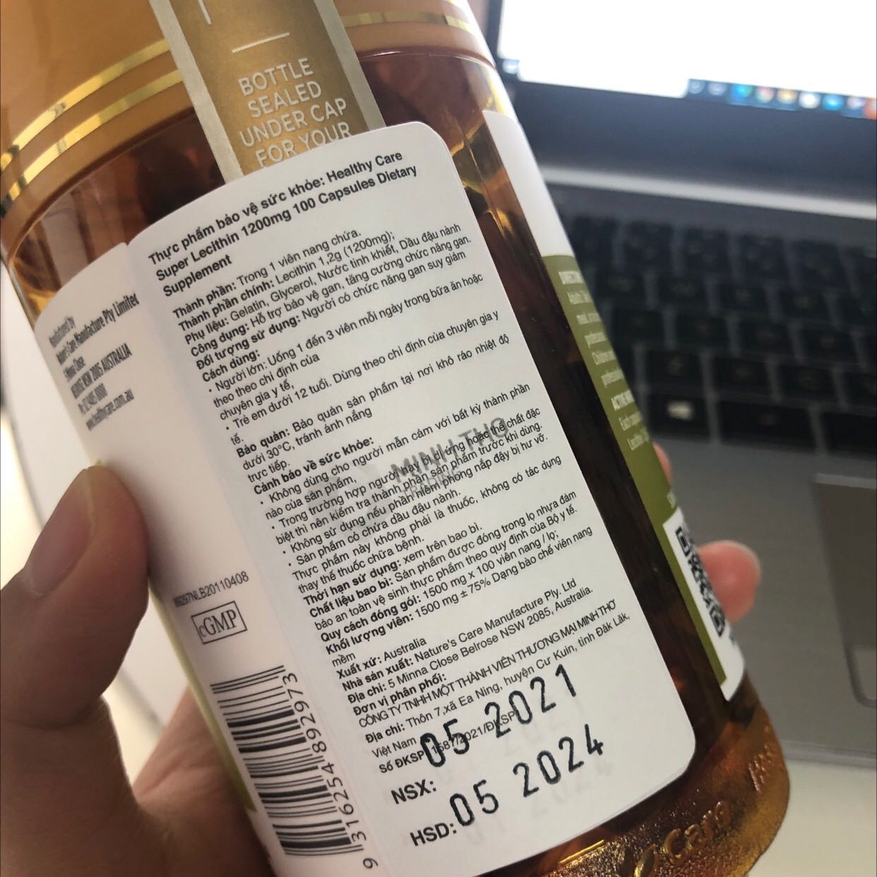 sản phẩm còn nguyên seal, nhưng mình chỉ không hiểu tại sao shop phải dán 2 tem, team date 5/2024 đè lên date 1/2024 nhỉ, check mã thì date 5-2021!
Nhìn chung là oke, sẽ ủng hộ shop tiếp sản phẩm còn nguyên seal, nhưng mình chỉ không hiểu tại sao shop phải dán 2 tem, team date 5/2024 đè lên date 1/2024 nhỉ, check mã thì date 5-2021!
Nhìn chung là oke, sẽ ủng hộ shop tiếp