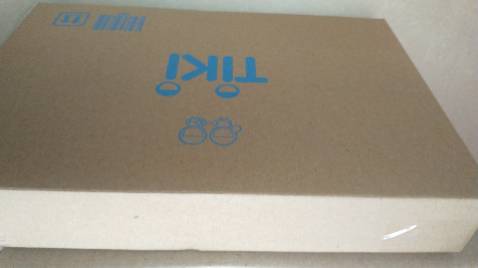 Đóng gói tốt nha, mua lộn xộn với mỹ phẩm nhưng tiki đóng riêng cho cuốn sách 1 cái hộp nữa nên nhìn ưng quá tinh tế luôn nạ. Sách có màu mọi người ơi, giá sale 50% nên tớ hốt ngay ạ. 11.11 tiki sale đỉnh nhất các sàn luôn. Tuyệt vời tiki là số 1 (trong lòng tớ)