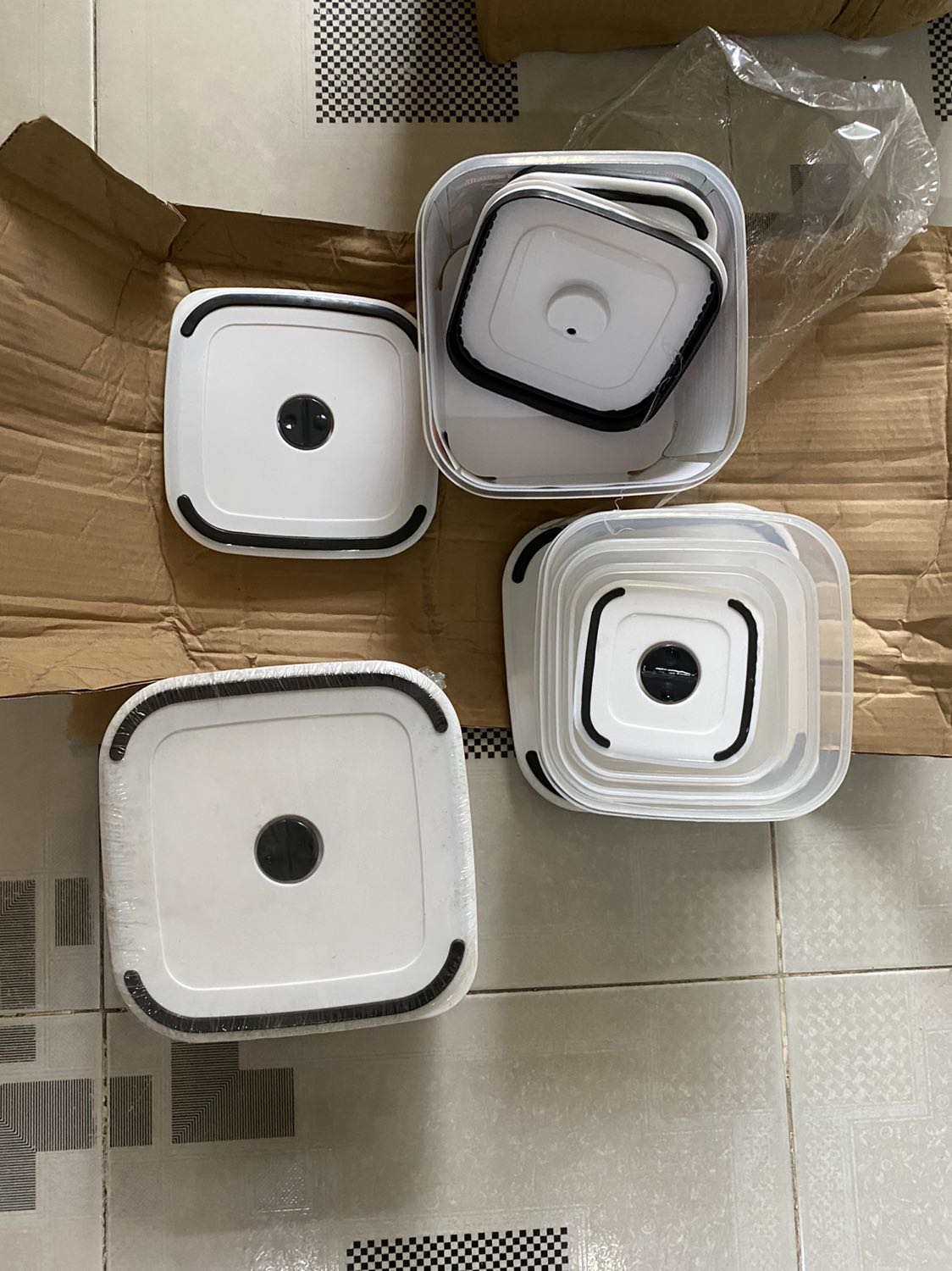 Bán không giống hình ảnh.Tại sao lại phải đăng ảnh *** ,*** lòng tin của khách hàng như vậy.làm ăn lãi ít hay nhiều cũng đừng nên gian lận,*** như thế,nó chỉ đc 1 lần rồi mất luôn khách hàng.