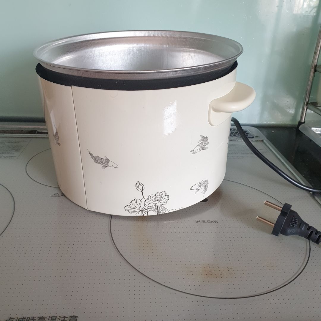 vừa bóc hàng ra xong, nồi thì mỏng mà còn long như này sao mà dùng, có đổi trả hàng được không shop