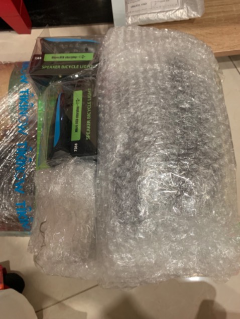 Đeo êm, thoải mái , ôm sát không bị nước vào mắt, dây đeo dễ chịu