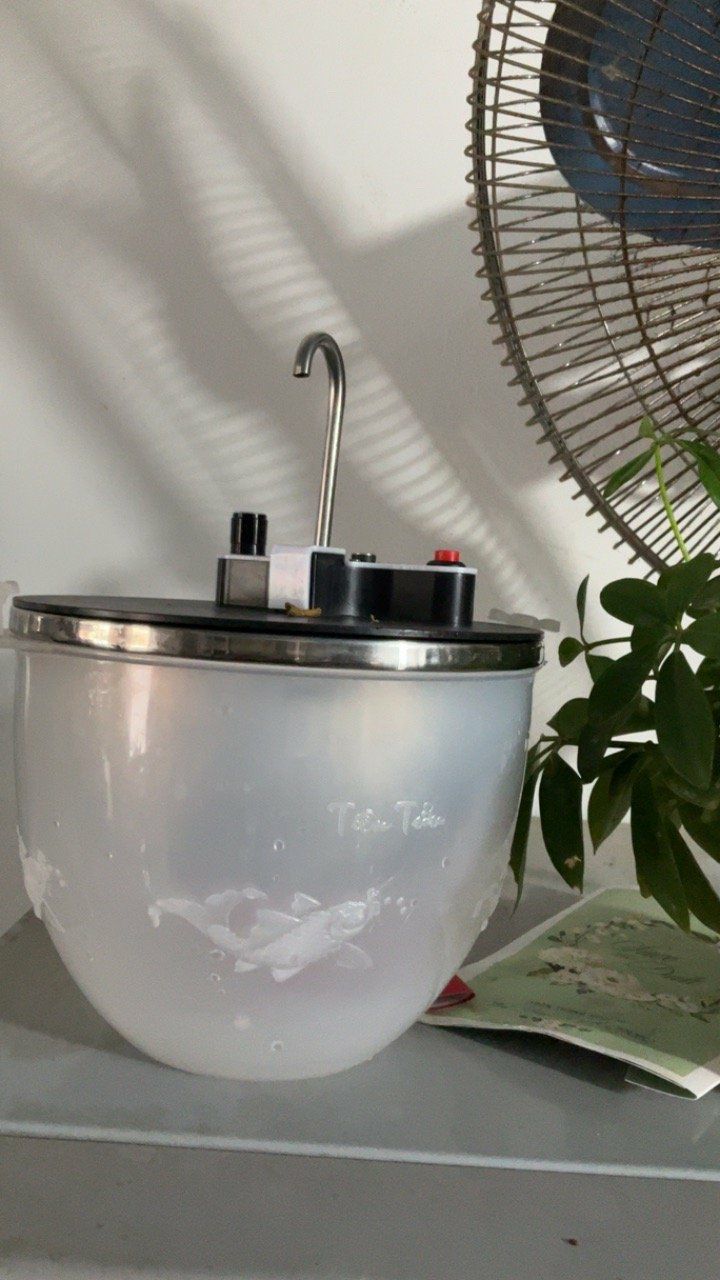 Thật sự ban đầu mua cũng ko kỳ vọng gì nhiều, nhưng shop tư vấn nhiệt tình là đã thấy ưng rồi. Giao hàng nhanh hơn điện xẹt. Dùng thử thấy khá ổn, còn tới lúc dùng thật trên bàn nhậu thì ko chê đc gì luôn! 🤣 cảm ứng hơi chập chờn tí, nhg đc 1 lúc thì ngon lành luôn! Đáng tiền thật sự!! Nên mua!!!