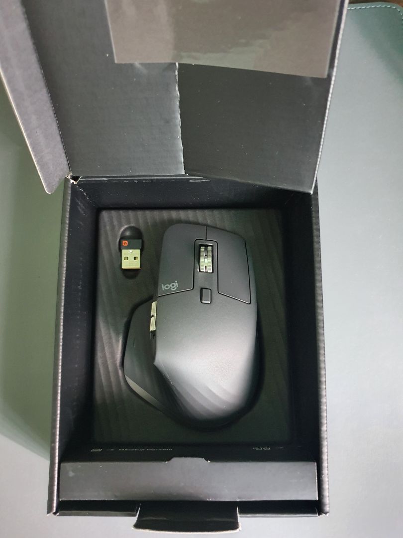 giao hàng nhành, sản phẩm nguyên seal, ban đầu chưa quen tay nhưng sau thời gian ngắn sử dụng chuột khá thích