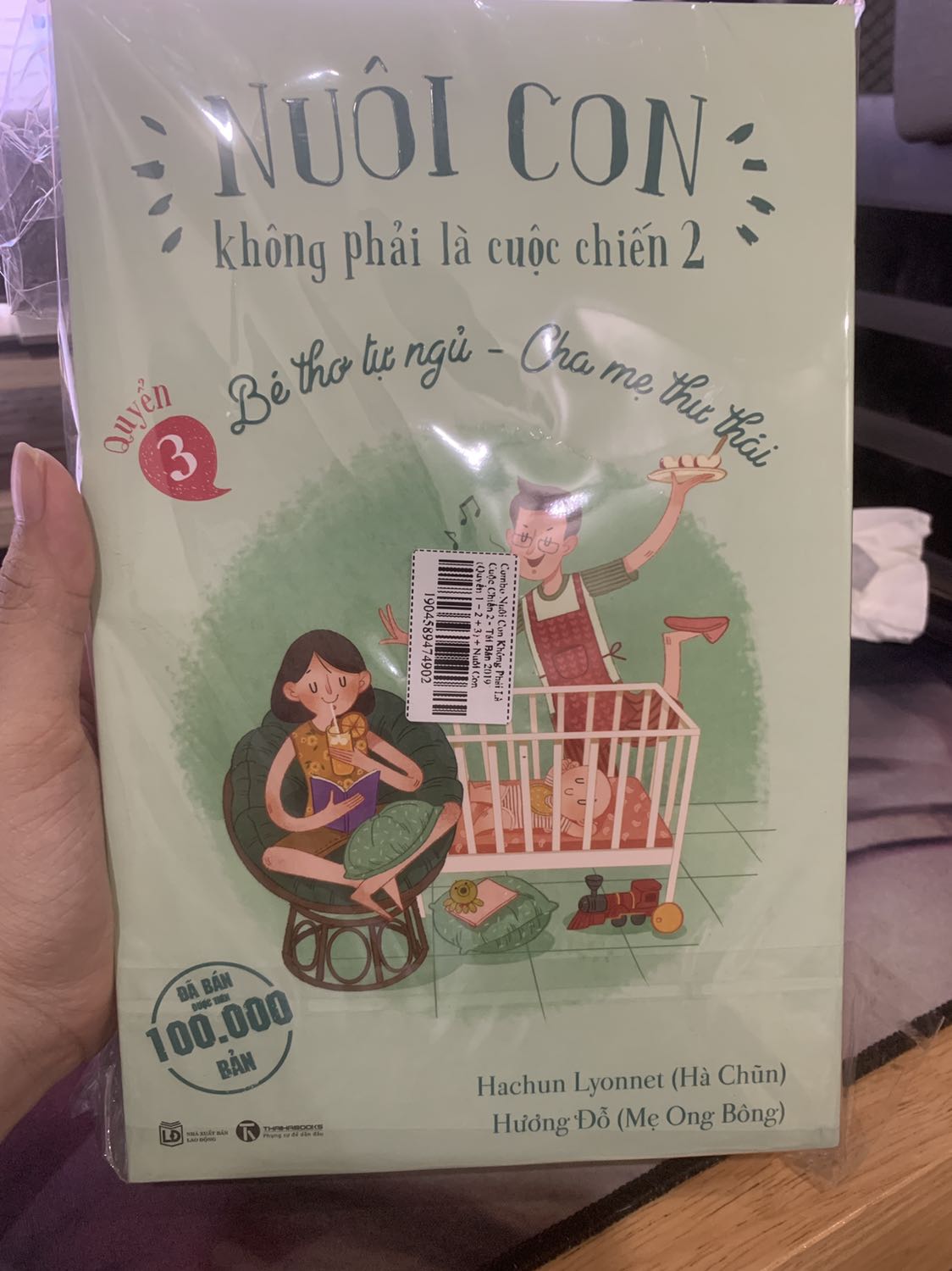 Đặt tối hôm trước hôm sau đã nhận được sách luôn rồi, sách mới tinh được bọc rất cẩn thận. Hi vọng mình học được nhiều thứ có ích để nuôi con không phải cuộc chiến