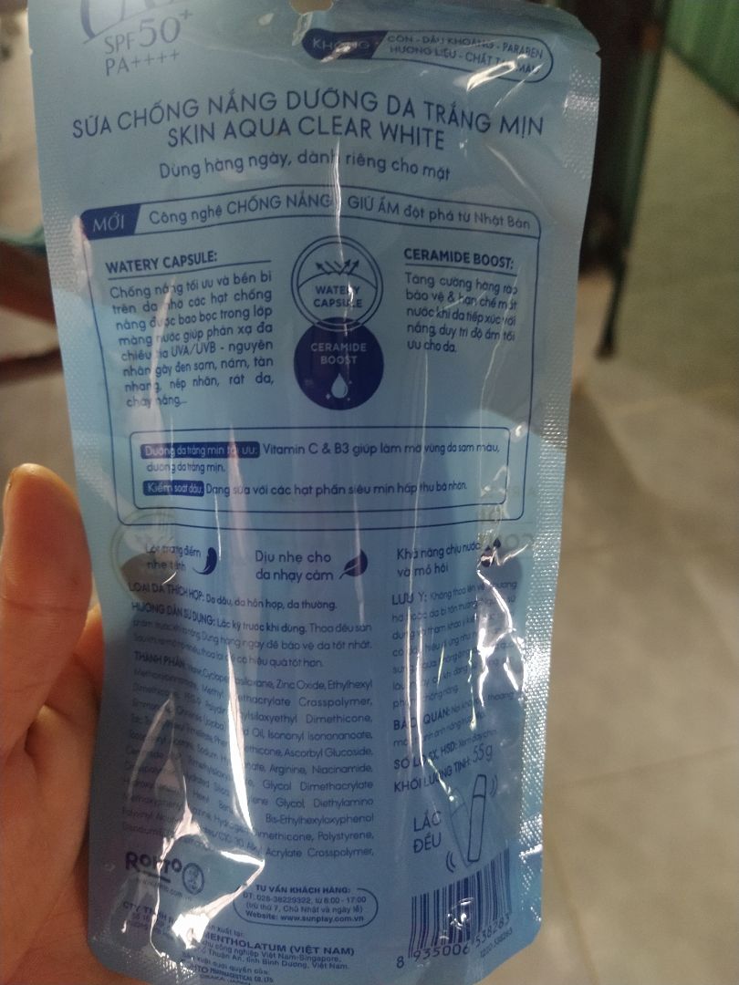 sản phẩm dạng sữa thấm tốt ko bết rít ko nâng tone,mình da thường xài cũng ổn, giá sv,nhưng cuối ngày ở phần dưới mắt có để lại vệt trắng nha, lúc trc mình mua 2 chai nhỏ xài cũng ổn nên đổi chai lớn mà giá tiết kiệm hơn.
