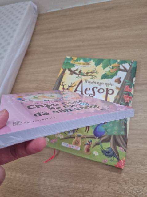 Cám ơn Tiki giao đúng sách, sách còn mới có bọc ngoài có thể làm quà tặng được luôn nha.