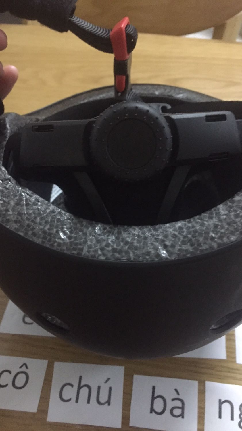 Hàng chắc chắn, phụ kiện đầy đủ. Đặt mua Tikinow nên nhận hàng nhanh chóng