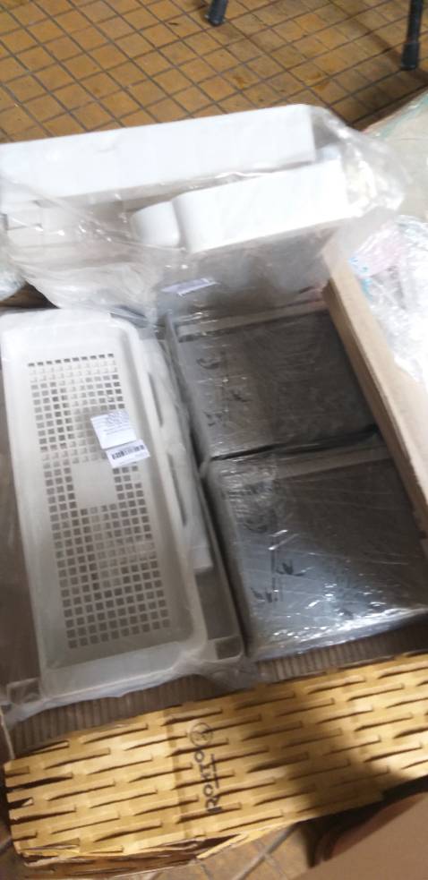 Kệ đẹp, đúng màu mình thích luôn. Rất chắc chắn và để được khá nhiều món.
Shop và tiki đóng gói kĩ lưỡng và ship nhanh nữa. 
Cảm ơn rất nhiều.